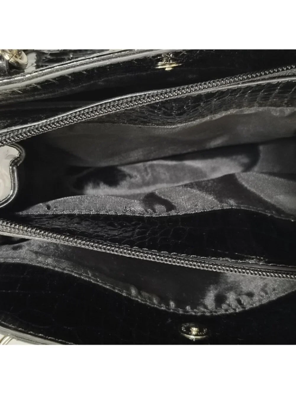 Liz Claiborne Handbag Purse Black 9"x6" Faux Croc Leather Shiny Pockets Chain - Picture 6 of 16